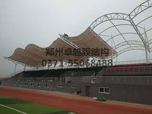 安裝膜結構具有一定危險性，需做好安全措施