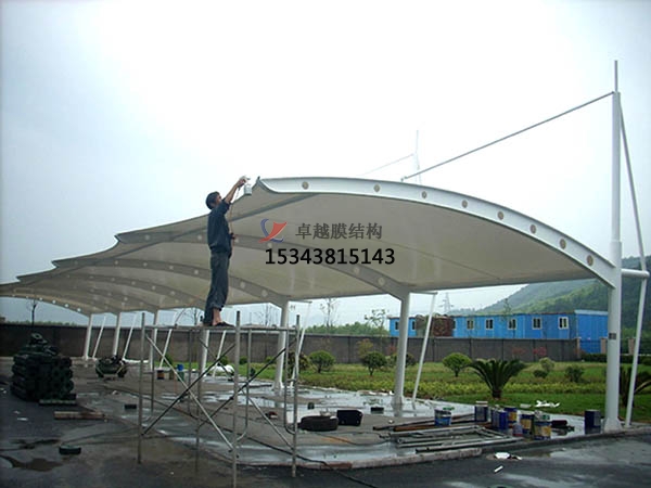 五寨膜結(jié)構(gòu)停車(chē)棚【生產(chǎn)銷售】遮陽(yáng)棚雨棚