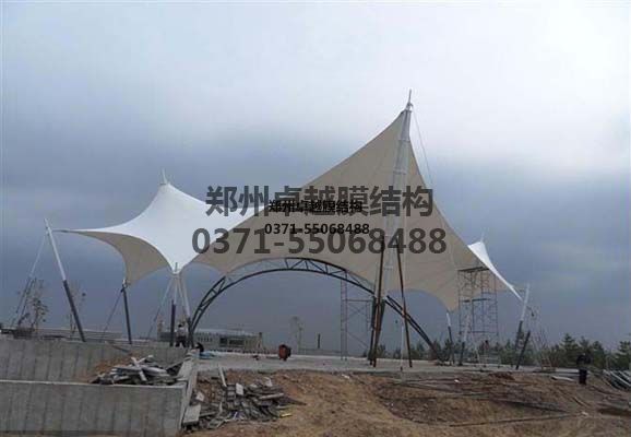 西安張拉膜遮陽(yáng)棚生產(chǎn)廠家設(shè)計(jì)施工【西安外國(guó)語大學(xué)張拉膜遮陽(yáng)棚】等項(xiàng)目